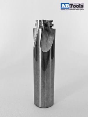 Outil spécial pour la réalisation d'un profilé « contouring » sur aluminium